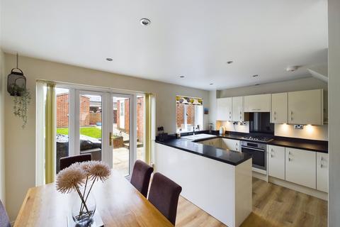 3 bedroom semi-detached house for sale - The Beagles, Cashes Green, Stroud, Gloucestershire, GL5