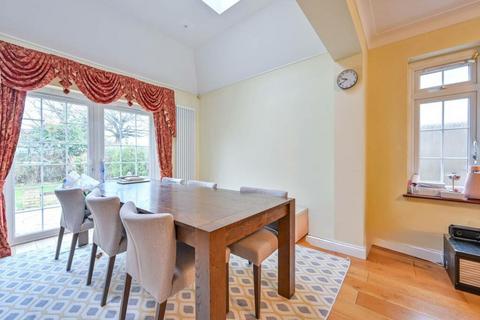 5 bedroom terraced house to rent, Wendover Drive, London, Surrey, KT3