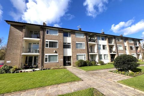 3 bedroom apartment for sale, Victoria Court, Southport, PR8 2DW