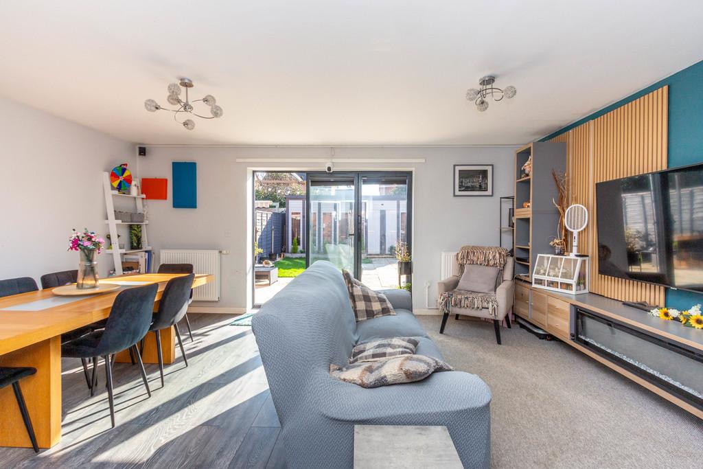 Lounge/dining room
