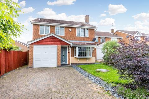 4 bedroom detached house for sale, Walmer Close, Rushden NN10