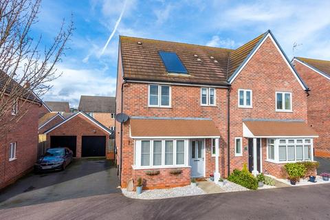 61 Alnwick Close, Rushden, NN10 0TB