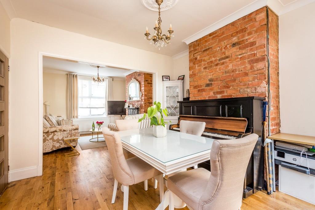 Lounge/Dining Room