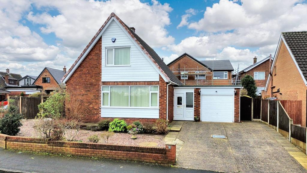 Richmond Close, Eccleston, WA10 3 bed detached house for sale £430,000