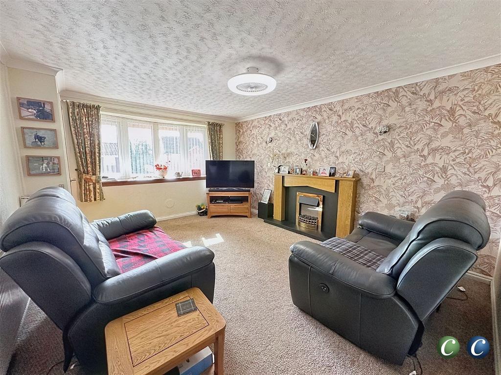 Sheringham Drive, Rugeley, WS15 2YG 3 bed detached house for sale £