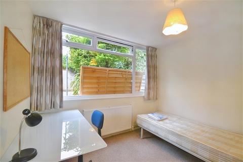 13 Sparkford Close, Winchester, SO22 4NH