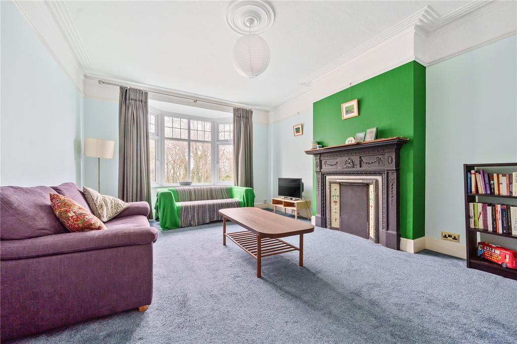 Bedford Avenue, EN5 3 bed apartment for sale £475,000