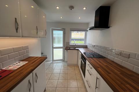3 bedroom semi-detached house to rent, Quantock Road, Portishead BS20