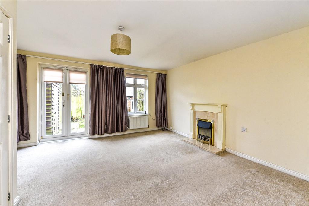 Barentin Way, Petersfield, Hampshire, GU31 3 bed terraced house to rent