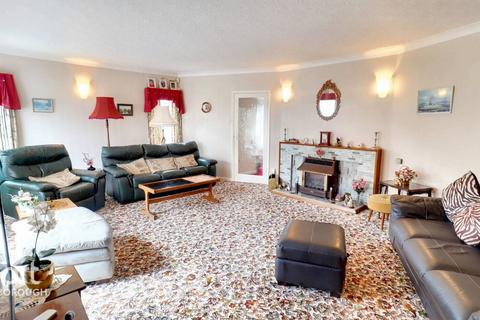 3 bedroom detached bungalow for sale - Latham Avenue, Peterborough