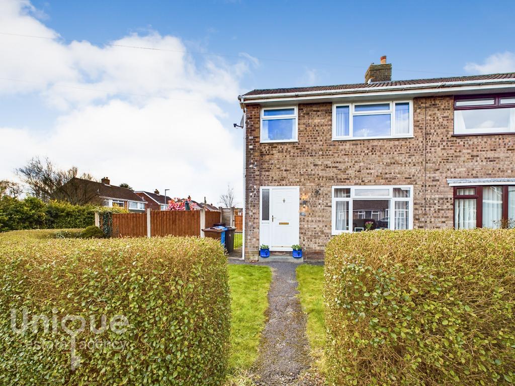 Hornby Drive, Newton PR4 3 bed semidetached house for sale £195,000