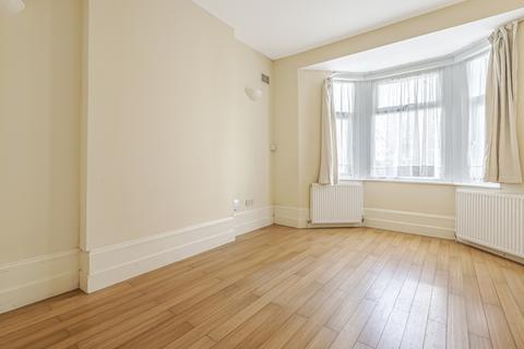 3 bedroom flat to rent, Askew Road London W12
