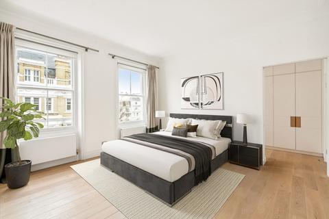 3 bedroom flat to rent, Cornwall Gardens, South Kensington, London, SW7