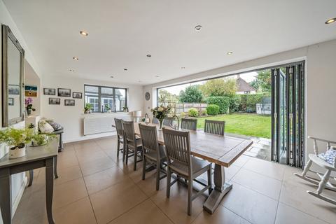 220 High Road, Byfleet, West Byfleet, KT14 7DD