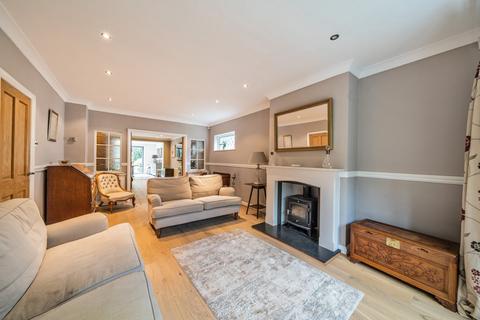 220 High Road, Byfleet, West Byfleet, KT14 7DD