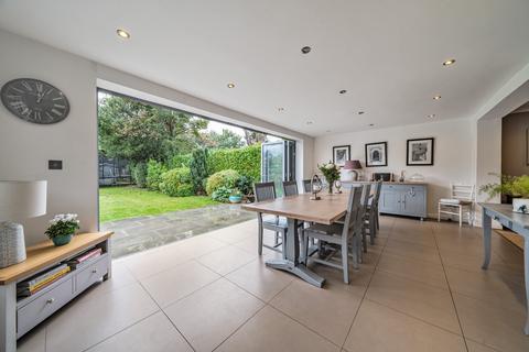 220 High Road, Byfleet, West Byfleet, KT14 7DD