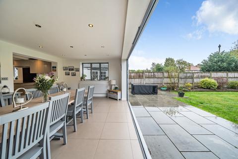 220 High Road, Byfleet, West Byfleet, KT14 7DD