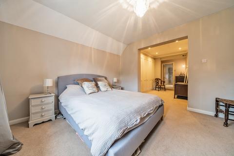220 High Road, Byfleet, West Byfleet, KT14 7DD