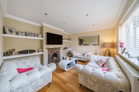 3 Catherine Close, Byfleet, West Byfleet, KT14 7EZ
