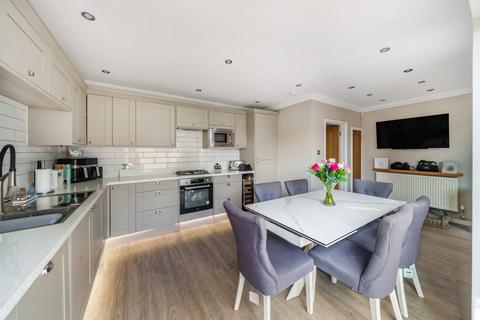 3 Catherine Close, Byfleet, West Byfleet, KT14 7EZ