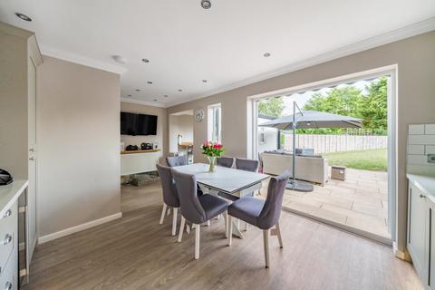 3 Catherine Close, Byfleet, West Byfleet, KT14 7EZ