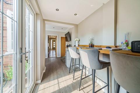 3 Catherine Close, Byfleet, West Byfleet, KT14 7EZ