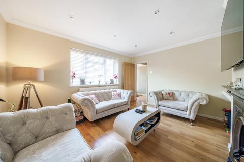 3 Catherine Close, Byfleet, West Byfleet, KT14 7EZ