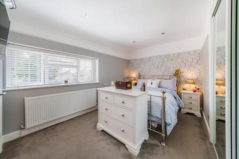 3 Catherine Close, Byfleet, West Byfleet, KT14 7EZ