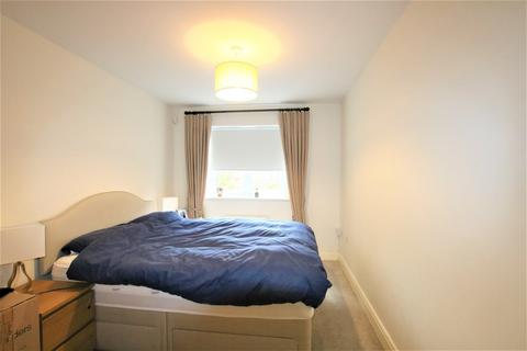 2 bedroom flat for sale, Rosemount Avenue, West Byfleet KT14