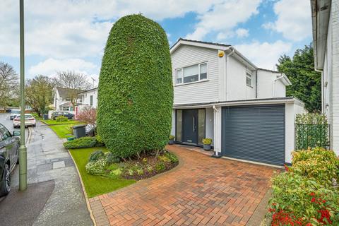52 Coombe Drive, Addlestone, KT15 1DD