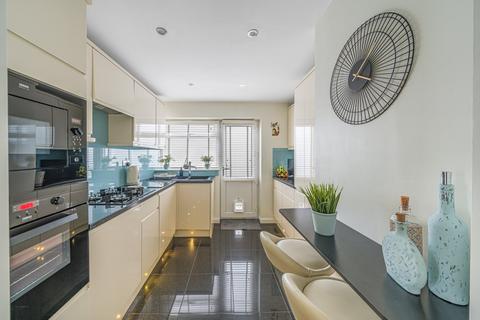 52 Coombe Drive, Addlestone, KT15 1DD