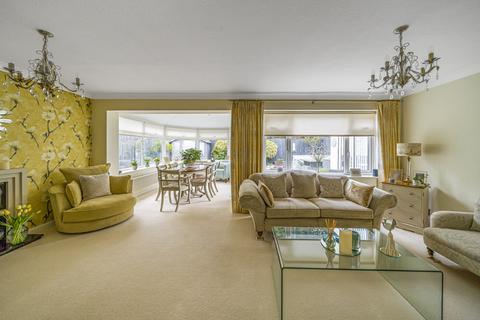 52 Coombe Drive, Addlestone, KT15 1DD