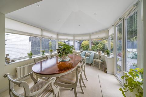 52 Coombe Drive, Addlestone, KT15 1DD
