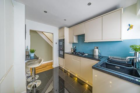 52 Coombe Drive, Addlestone, KT15 1DD