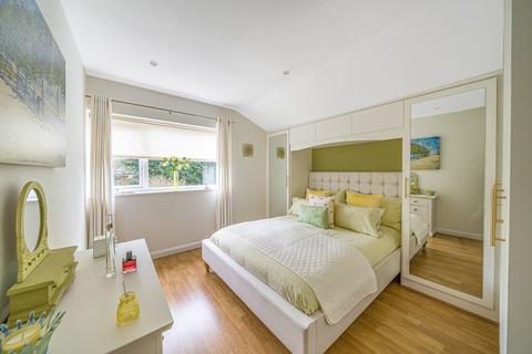 52 Coombe Drive, Addlestone, KT15 1DD