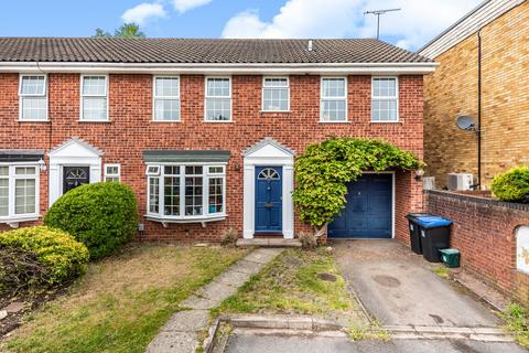1 Blenheim Close, West Byfleet, KT14 6ER