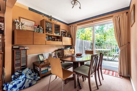 1 Blenheim Close, West Byfleet, KT14 6ER