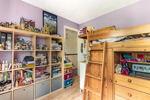 1 Blenheim Close, West Byfleet, KT14 6ER