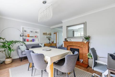 1 Abbey Close, Woking, GU22 8RY