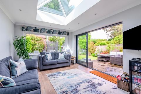 1 Abbey Close, Woking, GU22 8RY
