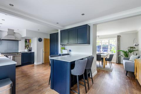 1 Abbey Close, Woking, GU22 8RY