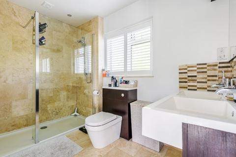 1 Abbey Close, Woking, GU22 8RY