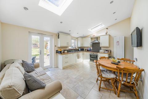 7 Copthall Way, New Haw, Addlestone, KT15 3TX