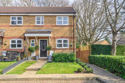 9 Dunfee Way, West Byfleet, KT14 6HJ