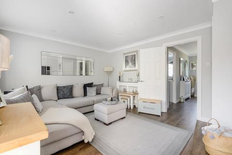 9 Dunfee Way, West Byfleet, KT14 6HJ
