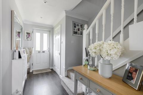 9 Dunfee Way, West Byfleet, KT14 6HJ