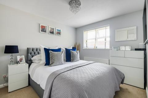 9 Dunfee Way, West Byfleet, KT14 6HJ