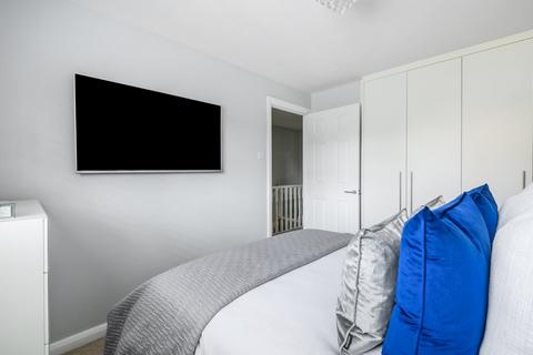 9 Dunfee Way, West Byfleet, KT14 6HJ