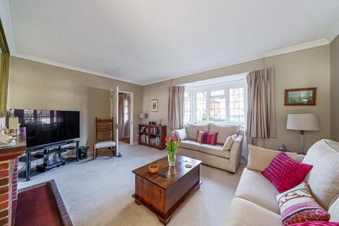 14 Abbey Close, Woking, GU22 8RY