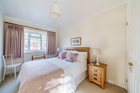 14 Abbey Close, Woking, GU22 8RY